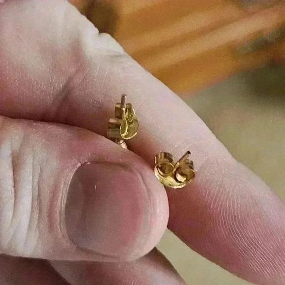 Tiny gold studs! - Picture 3 of 3